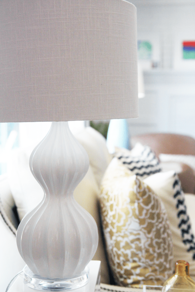 lamp-detail-pillows
