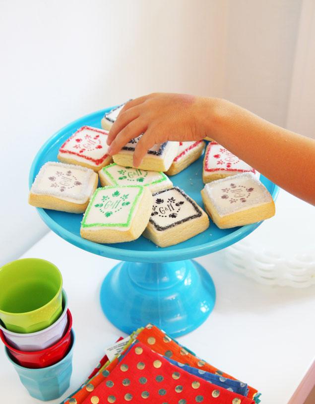 hand-on-cookies
