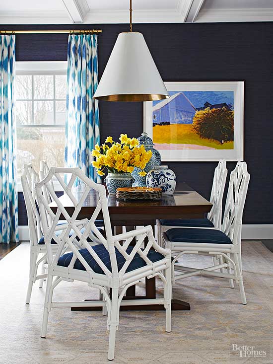 5 paint colors you're probably overlooking - navy grasscloth dining room - white chinese chippendale dining room chairs - brass hardware www.pencilshavingsstudio.com