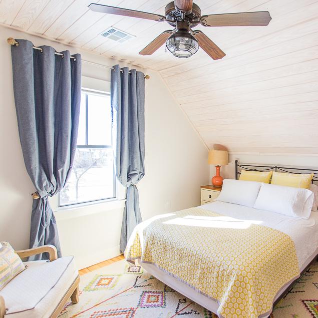Check out today's home tour of this charming cottage in picturesque Carlton Landing on the shores of Lake Eufaula. This tiny home packs a major punch with smart design for small space living. With loads of vintage style, shiplap, a built in bunk room, and wood floors galore, you'll find plenty to inspire your next home design project. See the full tour at www.pencilshavingsstudio.com #newurbanism #tinyhouse #smallspaces #cottageliving #bungalow #southernliving #curbappeal #lakehouseliving #lakehouse #coastalliving #coastaldecor #eclecticstyle #eclecticdecor